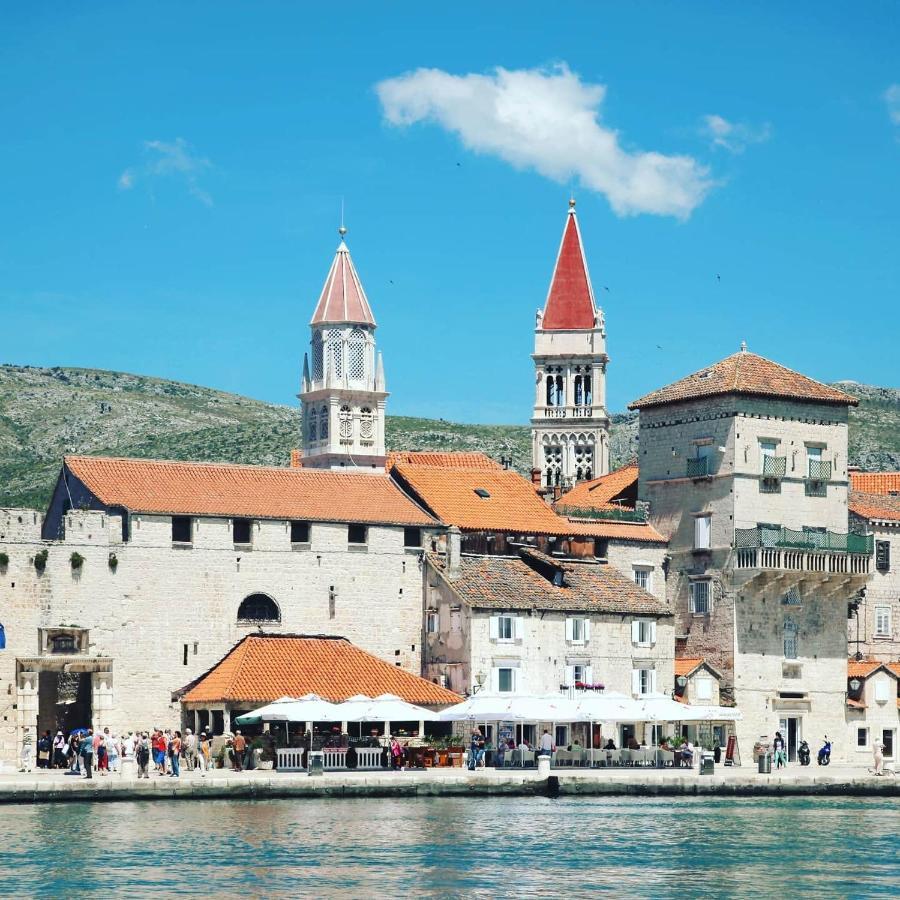 Luxury Seaside Villa With A Classic Mediterranean Olive Garden, A Fully Equipped Professional Kitchen, Pool, Sauna, Padle Boards And Canoe - Miolin Beach House Trogir Dış mekan fotoğraf
