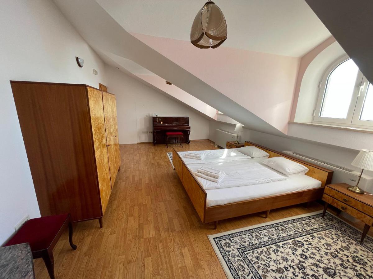 Luxury Seaside Villa With A Classic Mediterranean Olive Garden, A Fully Equipped Professional Kitchen, Pool, Sauna, Padle Boards And Canoe - Miolin Beach House Trogir Dış mekan fotoğraf