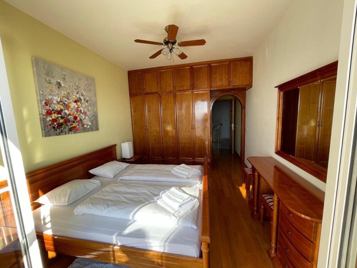 Luxury Seaside Villa With A Classic Mediterranean Olive Garden, A Fully Equipped Professional Kitchen, Pool, Sauna, Padle Boards And Canoe - Miolin Beach House Trogir Dış mekan fotoğraf