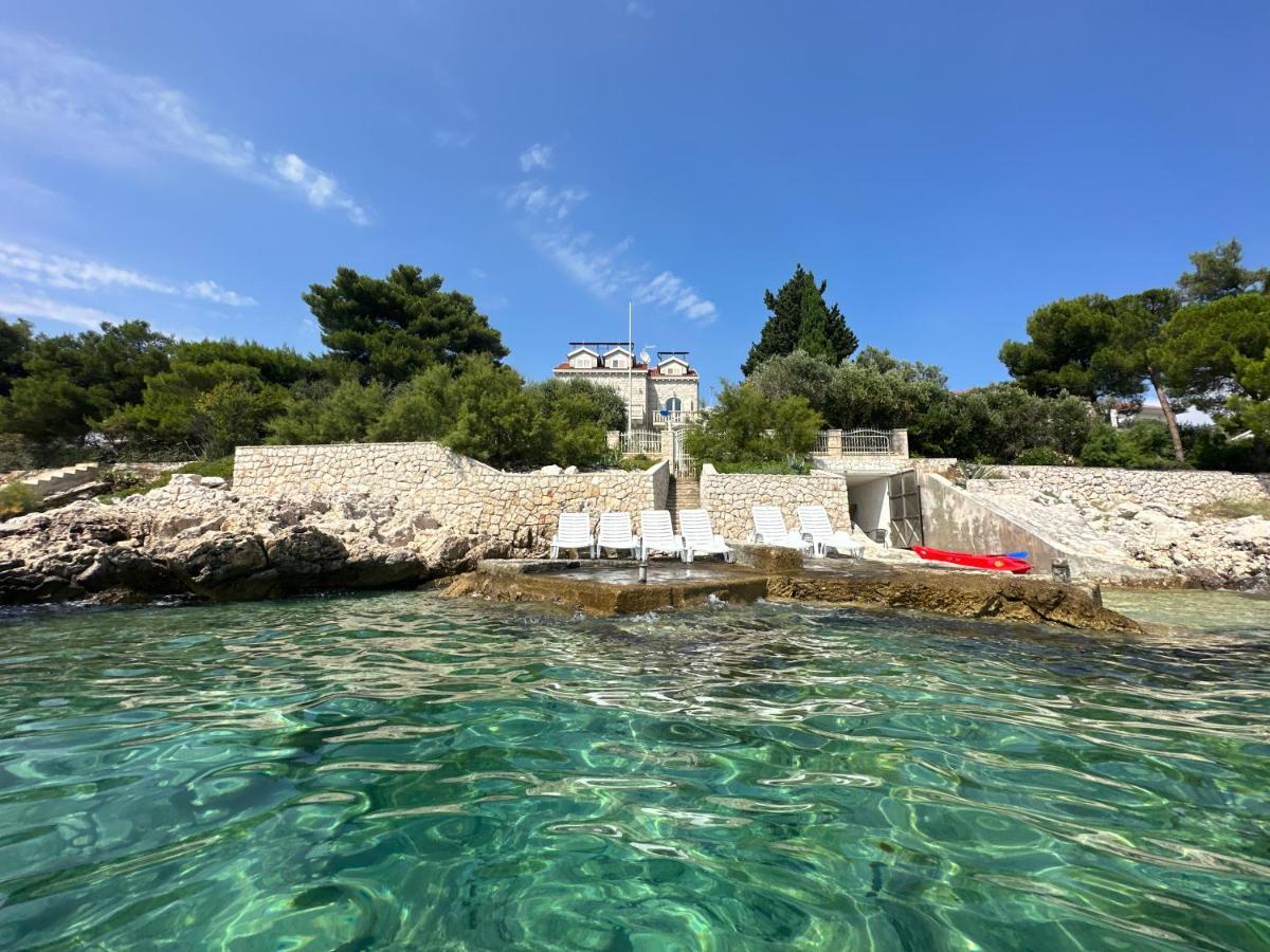 Luxury Seaside Villa With A Classic Mediterranean Olive Garden, A Fully Equipped Professional Kitchen, Pool, Sauna, Padle Boards And Canoe - Miolin Beach House Trogir Dış mekan fotoğraf