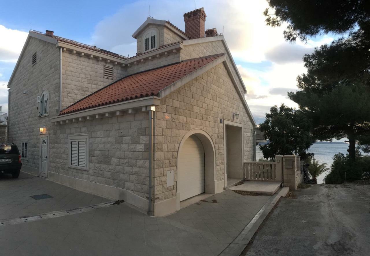 Luxury Seaside Villa With A Classic Mediterranean Olive Garden, A Fully Equipped Professional Kitchen, Pool, Sauna, Padle Boards And Canoe - Miolin Beach House Trogir Dış mekan fotoğraf
