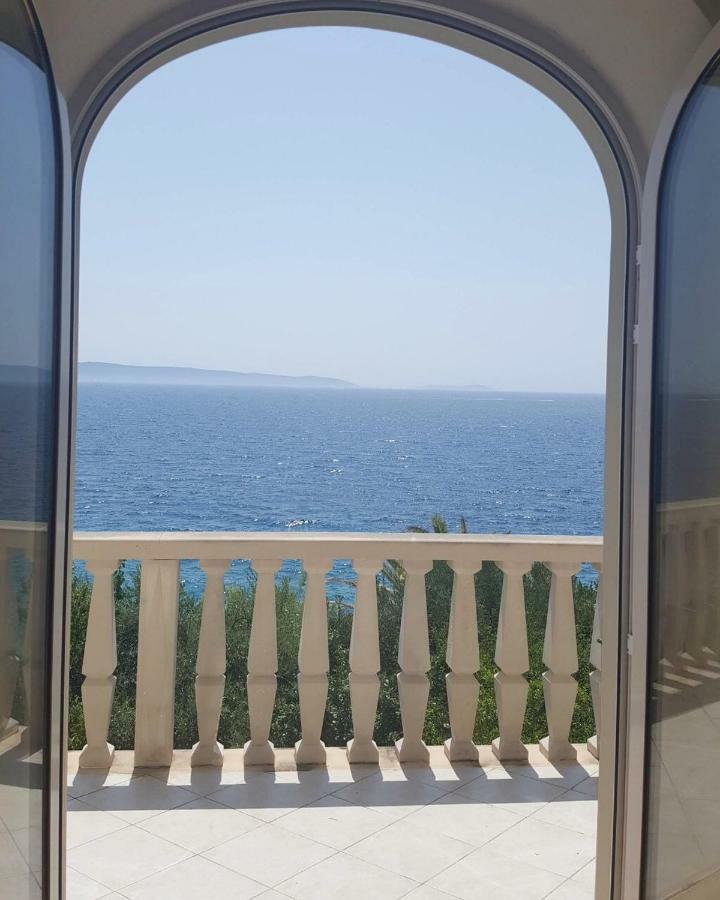 Luxury Seaside Villa With A Classic Mediterranean Olive Garden, A Fully Equipped Professional Kitchen, Pool, Sauna, Padle Boards And Canoe - Miolin Beach House Trogir Dış mekan fotoğraf