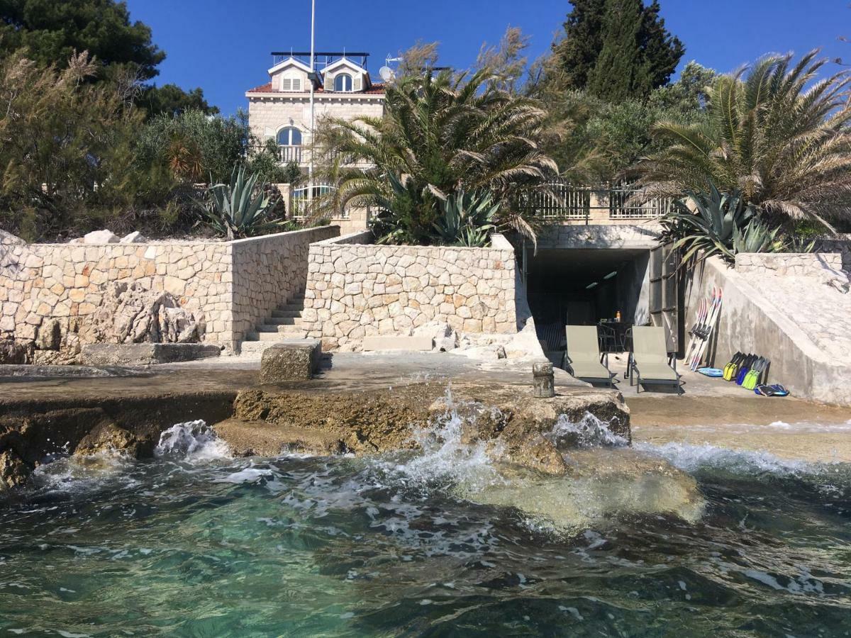 Luxury Seaside Villa With A Classic Mediterranean Olive Garden, A Fully Equipped Professional Kitchen, Pool, Sauna, Padle Boards And Canoe - Miolin Beach House Trogir Dış mekan fotoğraf